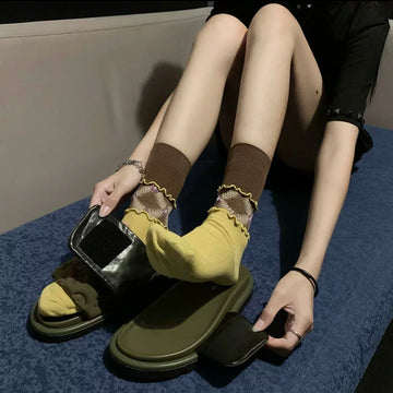 Manual floral three-dimensional relief splicing Japanese trend street network red in the tube pile socks woman