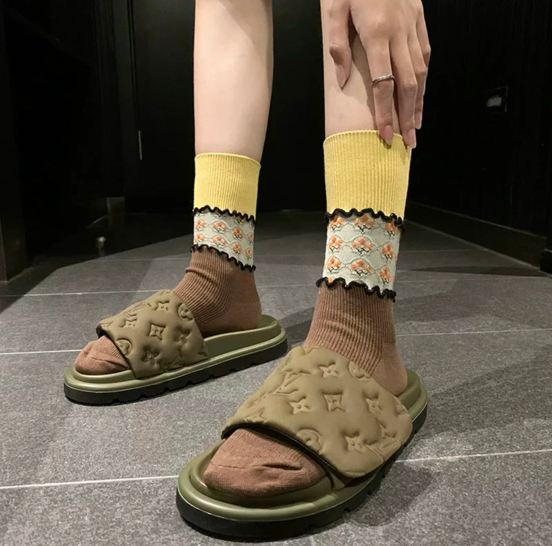 Manual floral three-dimensional relief splicing Japanese trend street network red in the tube pile socks woman